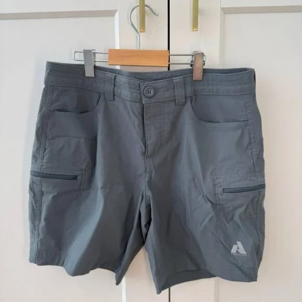 Eddie Bauer First Ascent women guide pro short 7" inseam size 6